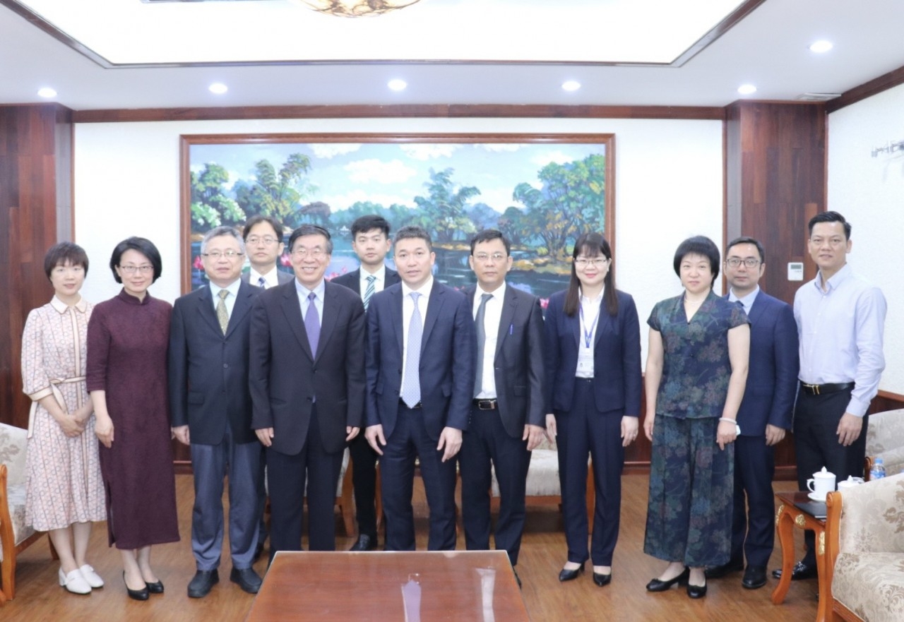 与会代表在会上合影留念。（图：秋河）