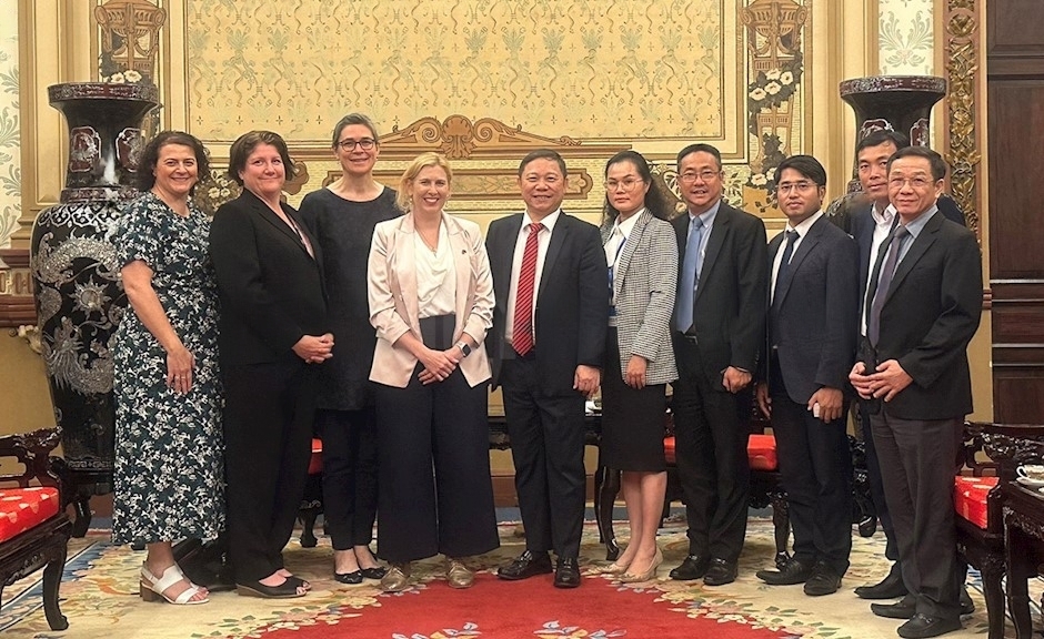 与会代表合影留念。 与会代表合影留念。
