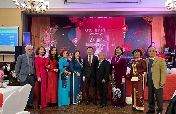 旅斯越南人社群代表参加2023癸卯新年社群迎春活动。 旅斯越南人社群代表参加2023癸卯新年社群迎春活动。