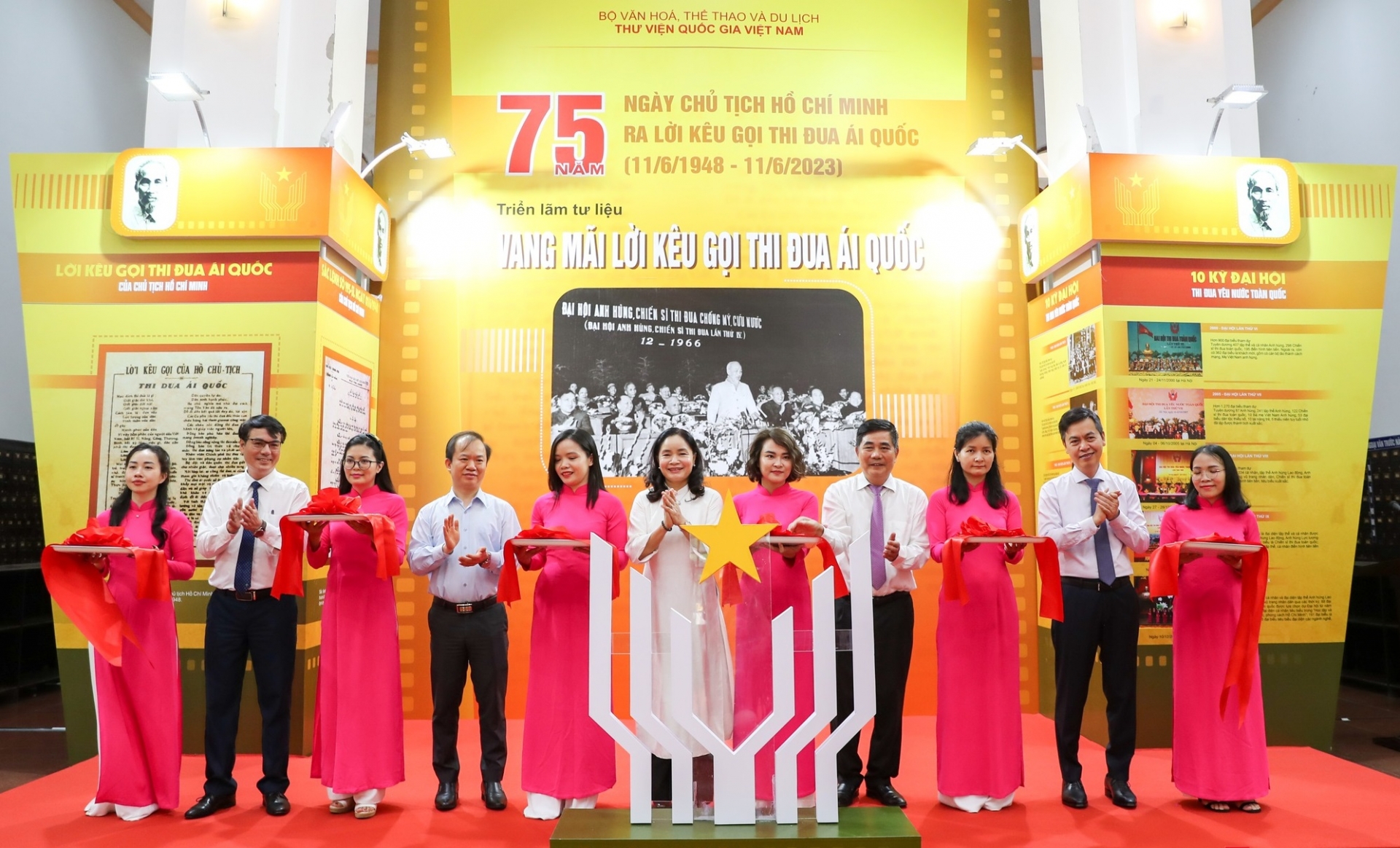 河内国家图书馆举行了题为 “胡志明主席爱国竞赛号召-永恒的回响”资料图片展。 河内国家图书馆举行了题为 “胡志明主席爱国竞赛号召-永恒的回响”资料图片展。