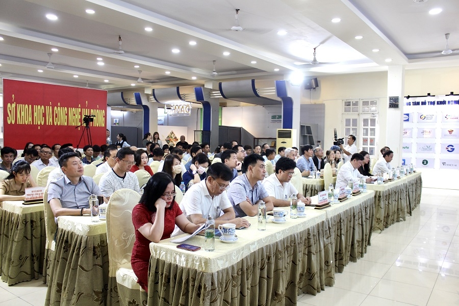 参加对接会的各位代表。 参加对接会的各位代表。
