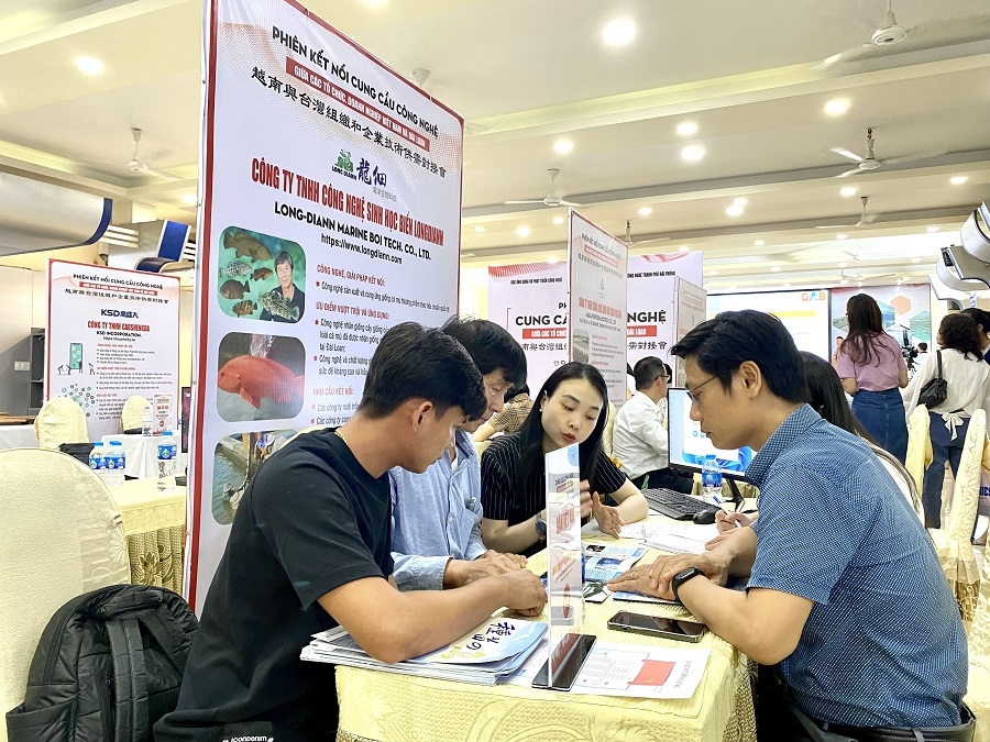 对接会中的企业都是 1:1 直接对接。 对接会中的企业都是 1:1 直接对接。