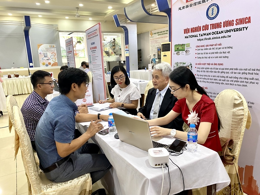 对接会中的企业都是 1:1 直接对接。 对接会中的企业都是 1:1 直接对接。
