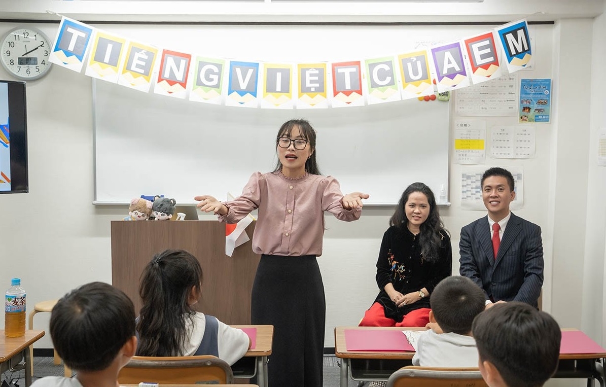 越南驻福冈总领事武支梅女士和福冈越南人协会会长阮维英先生出席了开班仪式。 越南驻福冈总领事武支梅女士和福冈越南人协会会长阮维英先生出席了开班仪式。