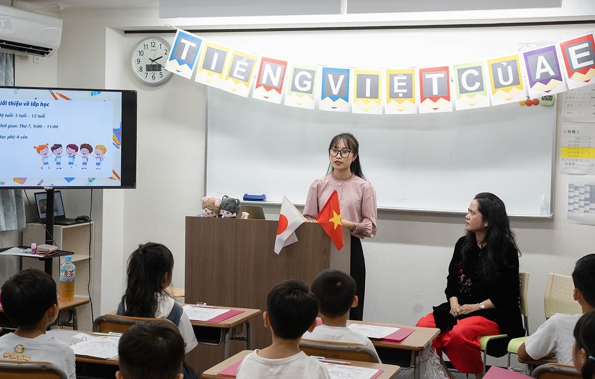 在越南Vinschool小学有5年教学经验的黎氏碧玉教师将直接负责教学和备课。 在越南Vinschool小学有5年教学经验的黎氏碧玉教师将直接负责教学和备课。