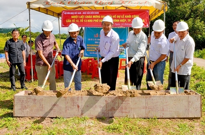 坚江省越日友好协会举行民生桥梁建设开工仪式