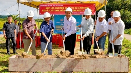 坚江省越日友好协会举行民生桥梁建设开工仪式