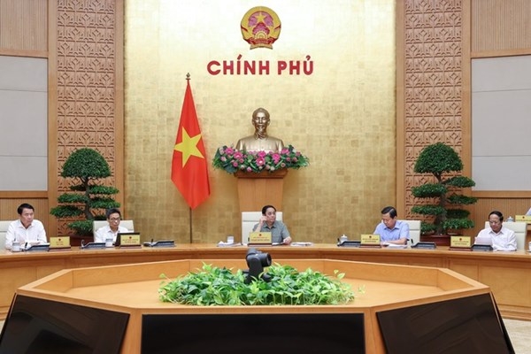 越南政府总理范明政主持召开政府9月份立法工作专题会议。