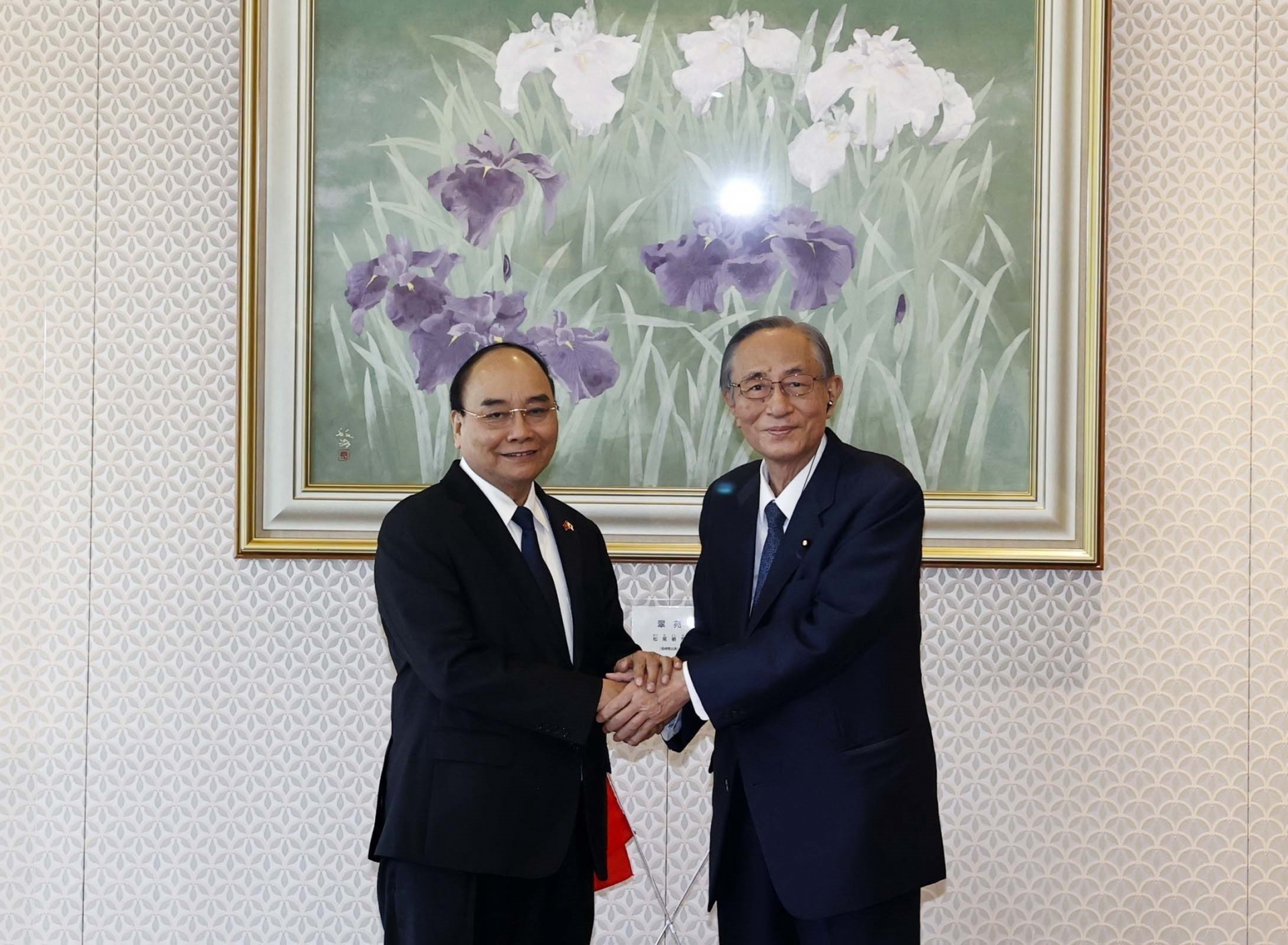 越南国家主席阮春福拜见日本众议院议长。 越南国家主席阮春福拜见日本众议院议长。