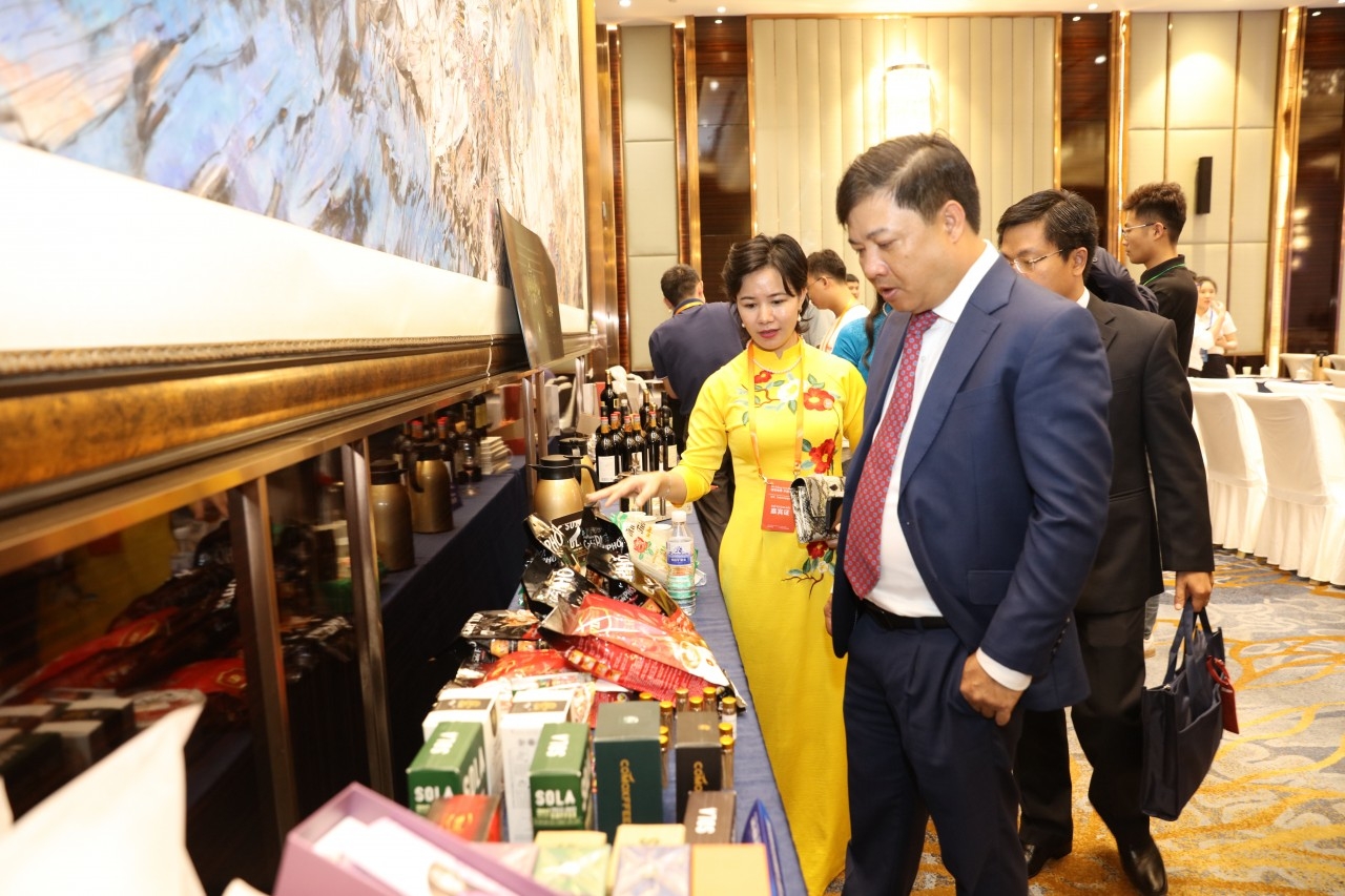会上推介越南农产品活动。 会上推介越南农产品活动。