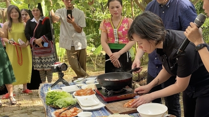 向山罗少数民族妇女传递努力向上的信息