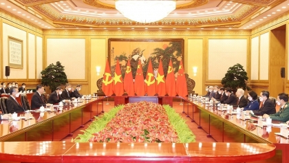 越共中央总书记阮富仲与中共中央总书记、中华人民共和国主席习近平举行会谈