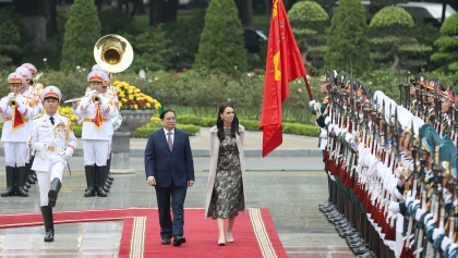政府总理范明政举行仪式 欢迎新西兰总理杰辛达·阿德恩访问越南