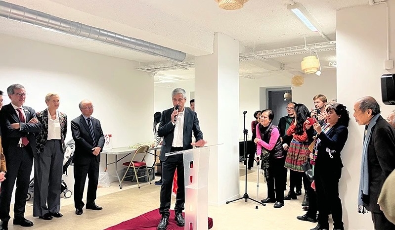 越南之家协会主席阮平先生在活动上发言。(图:凯旋) 越南之家协会主席阮平先生在活动上发言。(图:凯旋)