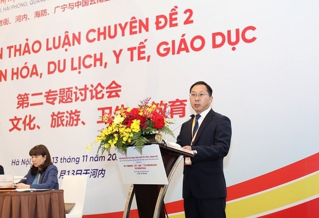 云南省委组织部副部长杨绍虎先生在讨论会上发言。