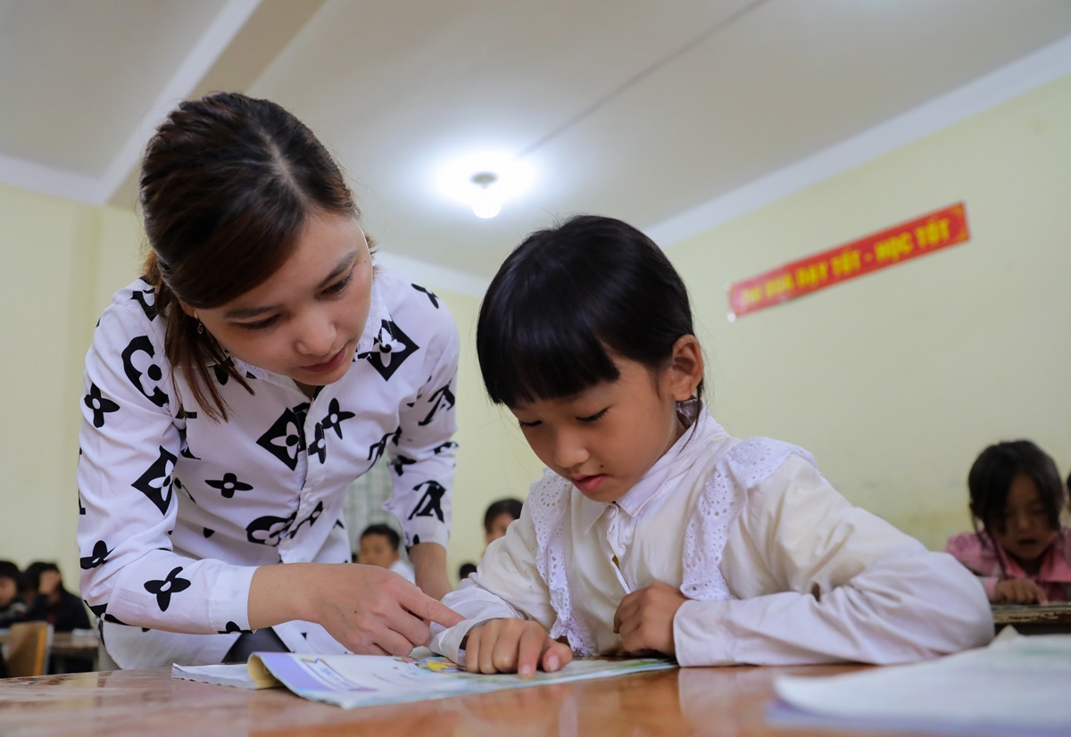 河江省苗旺县甘珠坪少数民族半寄宿制小学师生暑假后返校。 河江省苗旺县甘珠坪少数民族半寄宿制小学师生暑假后返校。