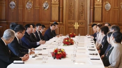 越南国家主席与日本家庭亲切会面