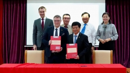 促进越白两国记者协会之间的合作
