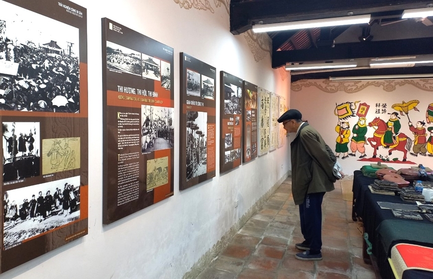 “国子监——第一所国学大学”档案图片展。