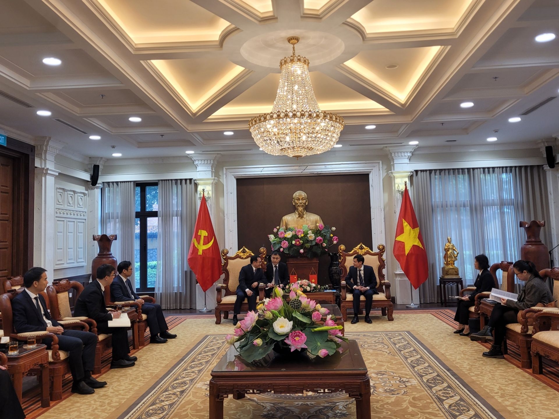 会见场景。 会见场景。