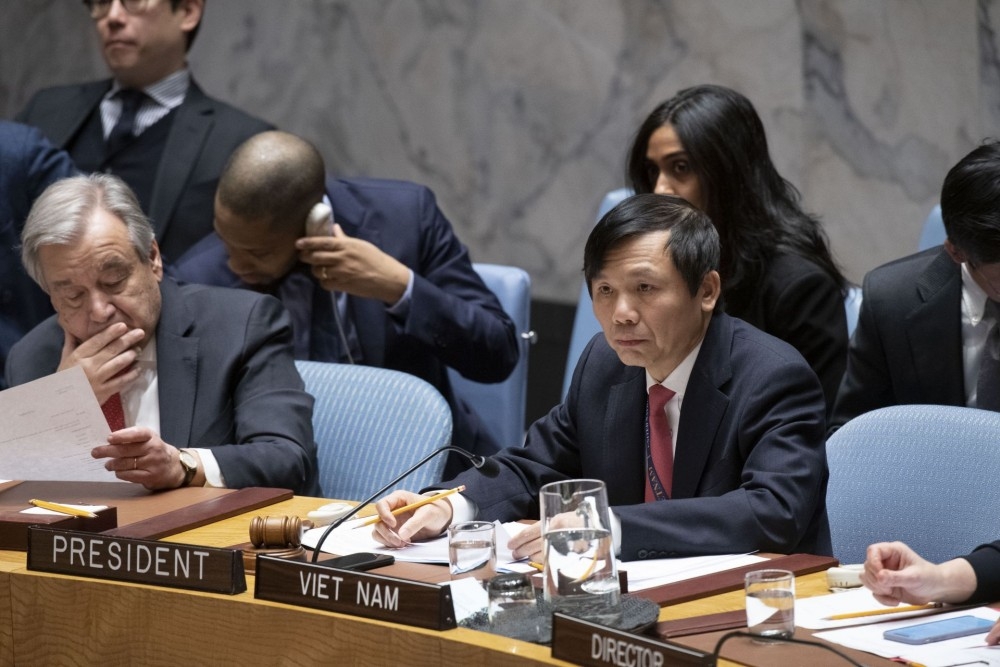 越南驻联合国代表团团长邓廷贵大使主持召开 越南驻联合国代表团团长邓廷贵大使主持召开