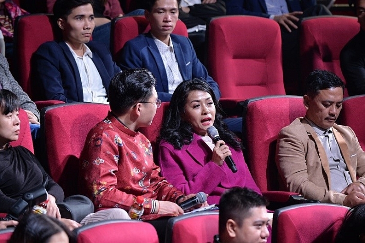 Triệu trái tim thổn thức trong đêm nhạc “Ơn đức sinh thành” tri ân cha mẹ Triệu trái tim thổn thức trong đêm nhạc “Ơn đức sinh thành” tri ân cha mẹ