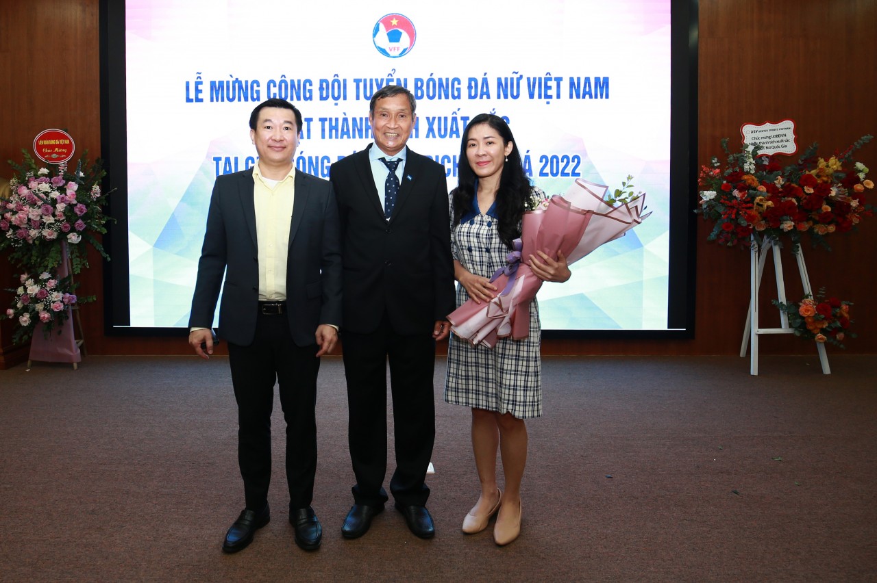 Nhà tài trợ Vinamilk trao thưởng lớn, mừng thành tích các "cô gái kim cương" của bóng đá Việt Nam Nhà tài trợ Vinamilk trao thưởng lớn, mừng thành tích các "cô gái kim cương" của bóng đá Việt Nam