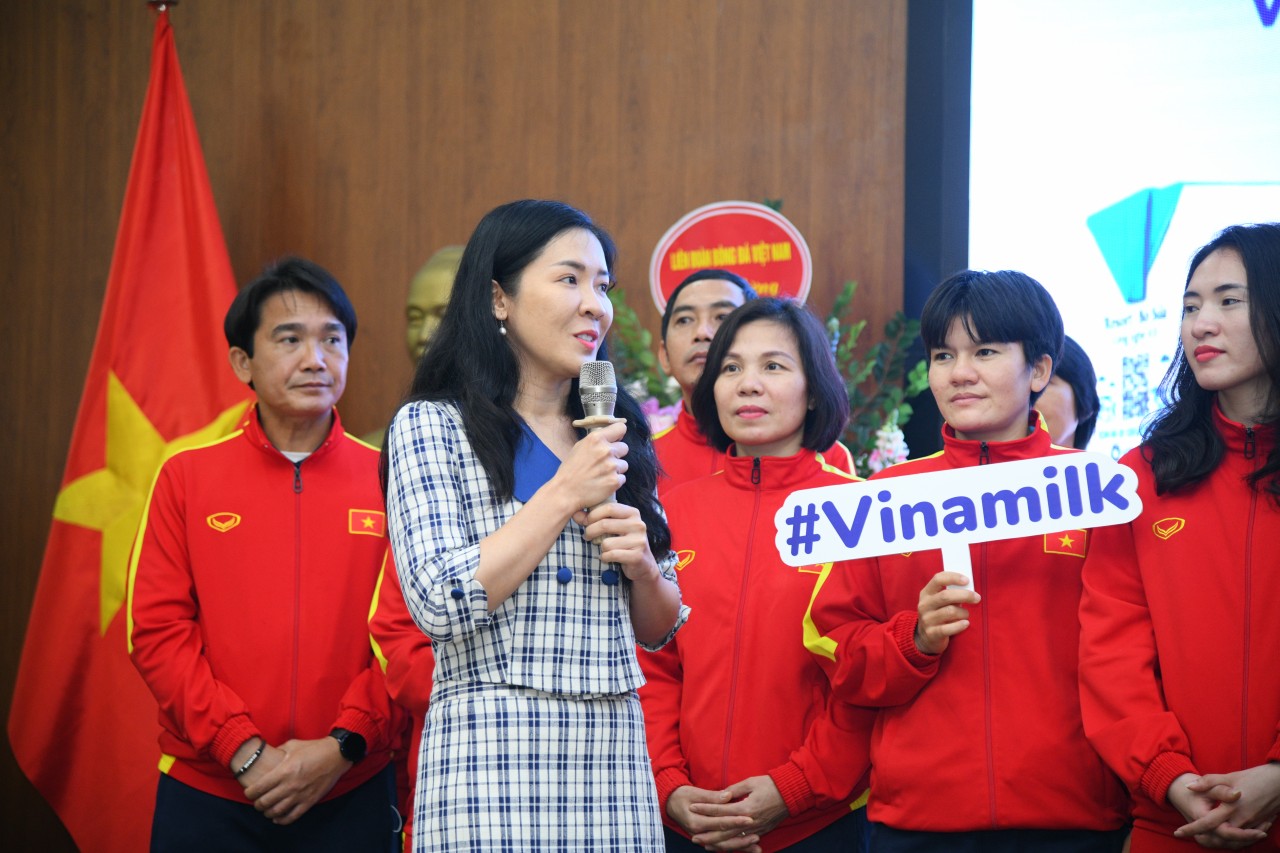 Nhà tài trợ Vinamilk trao thưởng lớn, mừng thành tích các "cô gái kim cương" của bóng đá Việt Nam Nhà tài trợ Vinamilk trao thưởng lớn, mừng thành tích các "cô gái kim cương" của bóng đá Việt Nam