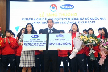 Nhà tài trợ Vinamilk trao thưởng lớn, mừng thành tích các 