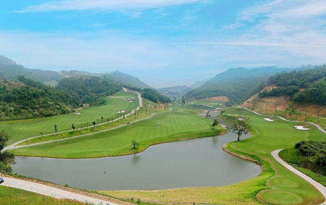 Mãn nhãn với sân golf có địa hình khó và đẹp bậc nhất Việt Nam. man nhan voi san golf co dia hinh kho va dep bac nhat viet nam
