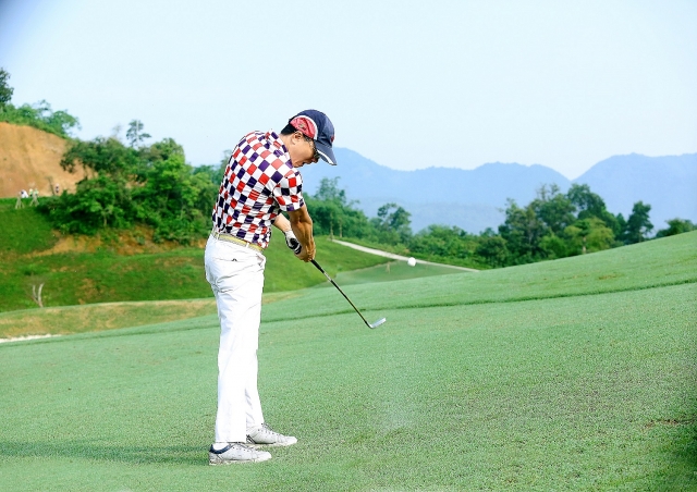 Mãn nhãn với sân golf có địa hình khó và đẹp bậc nhất Việt Nam. man nhan voi san golf co dia hinh kho va dep bac nhat viet nam