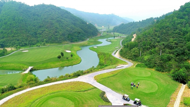 Mãn nhãn với sân golf có địa hình khó và đẹp bậc nhất Việt Nam. man nhan voi san golf co dia hinh kho va dep bac nhat viet nam