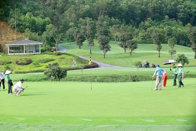Mãn nhãn với sân golf có địa hình khó và đẹp bậc nhất Việt Nam. man nhan voi san golf co dia hinh kho va dep bac nhat viet nam