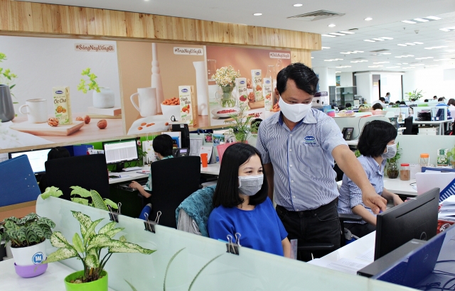 vinamilk ho tro 10 ty dong de mua thiet bi y te giup phat hien nhanh virut sars cov 2