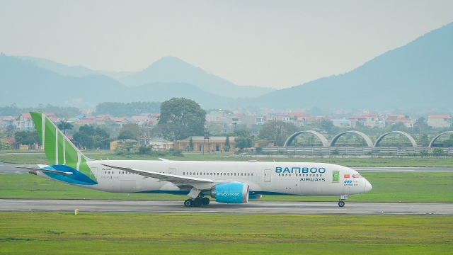Cận cảnh chuyến bay đặc biệt của Bamboo Airways đưa công dân châu Âu hồi hương can canh chuyen bay dac biet cua bamboo airways dua cong dan sec va chau au hoi huong