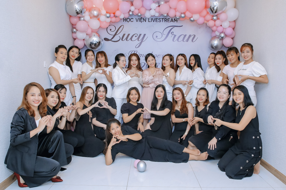 Trần Thiện Vi - Giáo viên dạy livestream ấn tượng bậc nhất Hà Thành Trần Thiện Vi - Giáo viên dạy livestream ấn tượng bậc nhất Hà Thành