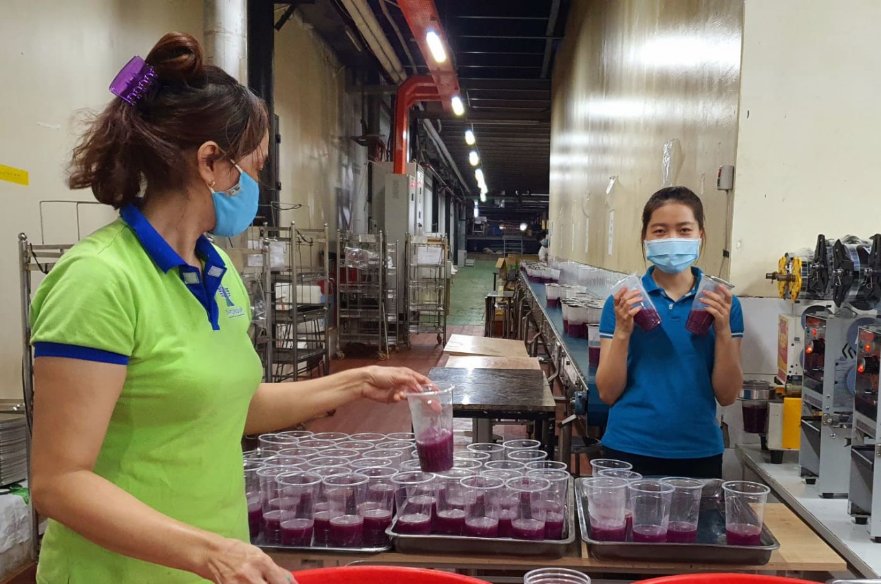 Sống trong mùa dịch: Yêu thương tạo nên sức mạnh, bản lĩnh con người Việt Sống trong mùa dịch: Yêu thương tạo nên sức mạnh, bản lĩnh con người Việt