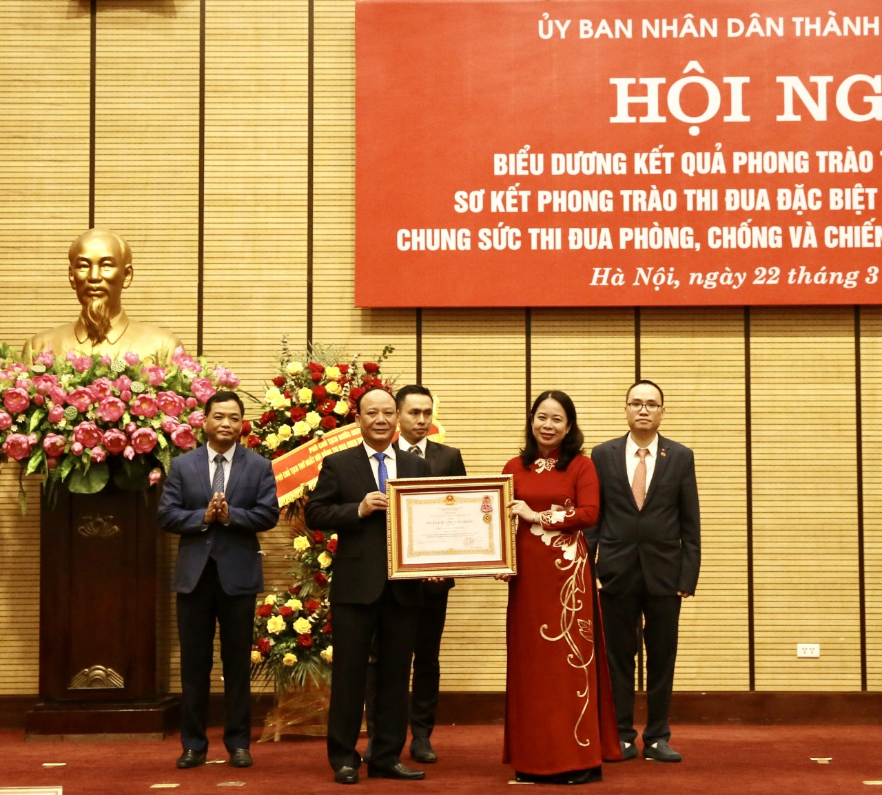 Ông Nguyễn Tất Thắng – Đại diện T&T Group nhận Huân chương Lao động hạng Ba vì những thành tích xuất xắc trong công tác phòng chống dịch COVID-19. Ông Nguyễn Tất Thắng – Đại diện T&T Group nhận Huân chương Lao động hạng Ba vì những thành tích xuất xắc trong công tác phòng chống dịch COVID-19.