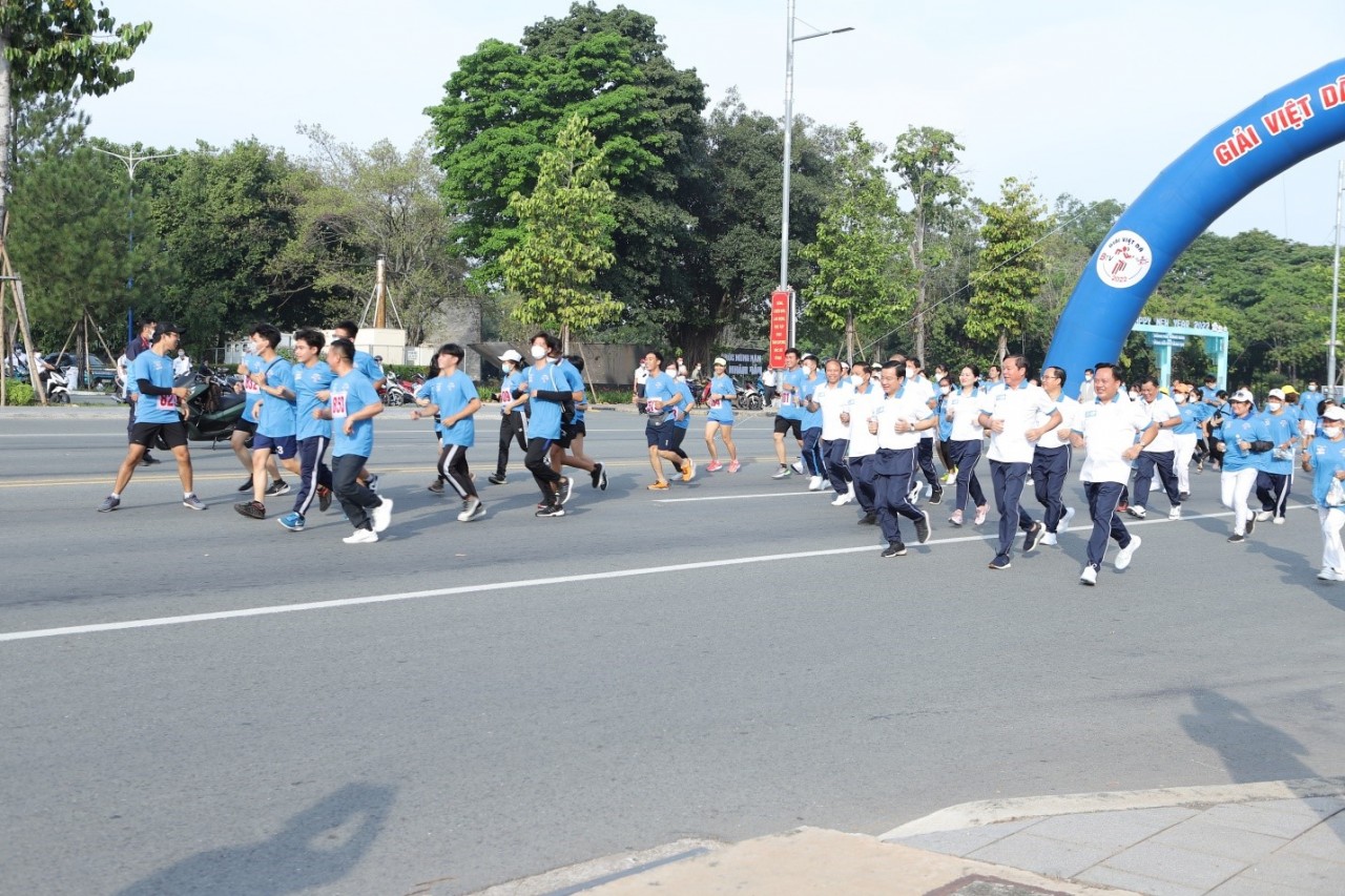 Các chân đua tranh tài tại giải Việt dã BTV - Number 1 lần thứ 23 cùng Number 1 Active Các chân đua tranh tài tại giải Việt dã BTV - Number 1 lần thứ 23 cùng Number 1 Active