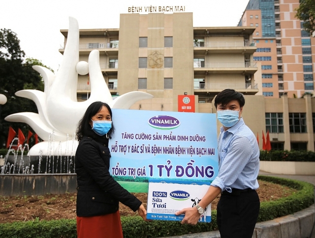 vinamilk ho tro 1 ty dong tang cuong san pham dinh duong cho cac y bac si va benh nhan benh vien bach mai
