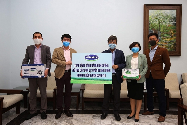 VINAMILK ủng hộ gần 15 tỷ đồng để tiếp sức cho các đơn vị tuyến đầu trên cả nước chống dịch vinamilk ung ho gan 15 ty dong de tiep suc cho cac don vi tuyen dau tren ca nuoc chong dich