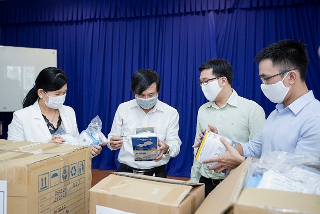 VINAMILK ủng hộ gần 15 tỷ đồng để tiếp sức cho các đơn vị tuyến đầu trên cả nước chống dịch vinamilk ung ho gan 15 ty dong de tiep suc cho cac don vi tuyen dau tren ca nuoc chong dich