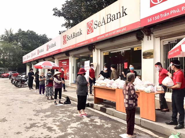 SeABank trao tặng 35,2 tấn gạo cho người nghèo trong mùa dịch COVID-19 seabank trao tang 352 tan gao cho nguo i nghe o trong mu a di ch covid 19