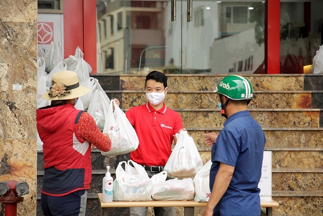 SeABank trao tặng 35,2 tấn gạo cho người nghèo trong mùa dịch COVID-19 seabank trao tang 352 tan gao cho nguo i nghe o trong mu a di ch covid 19