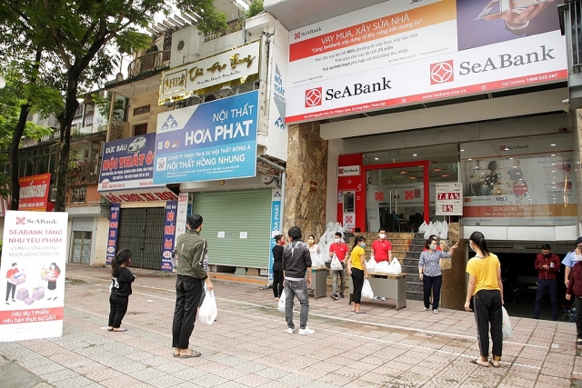 SeABank trao tặng 35,2 tấn gạo cho người nghèo trong mùa dịch COVID-19 seabank trao tang 352 tan gao cho nguo i nghe o trong mu a di ch covid 19
