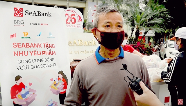 SeABank trao tặng hơn 16.000 suất quà cho người khó khăn bị ảnh hưởng bởi COVID-19 seabank trao tang hon 16000 suat qua cho nguoi kho khan bi anh huong boi covid 19
