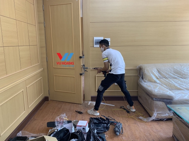 Dịch vụ lắp đặt khóa cửa giá rẻ uy tín ngay tại nhà dich vu lap dat khoa cua gia re uy tin ngay tai nha