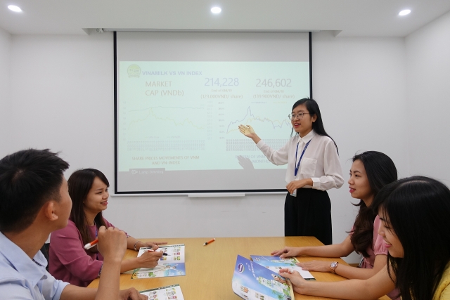 Vinamilk là một trong những nhà tuyển dụng hấp dẫn nhất đối với giới trẻ - Lực lượng lao động của tương lai vinamilk la mot trong nhung nha tuyen dung hap dan nhat doi voi gioi tre luc luong lao dong cua tuong lai