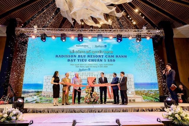 movenpick resort cam ranh va radisson blu resort cam ranh chinh thuc duoc cong nhan 5 sao