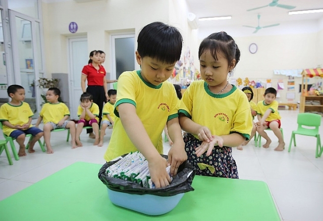 Hà Nội: Hơn 1 triệu trẻ mẫu giáo và học sinh tiểu học được thụ hưởng sữa học đường hon 1 trieu tre mau giao va hoc sinh tieu duoc thu huong sua hoc duong tren toan dia ban tp ha noi dat ty le 9116